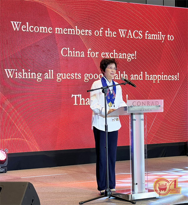 2杨柳会长做大会主旨发言.jpg