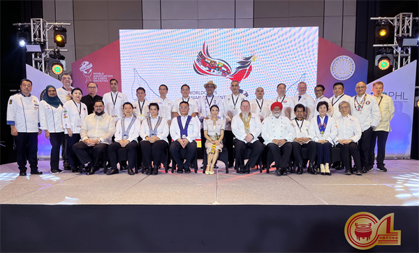 1690875880812354.jpg 1杨柳会长与世厨联主席团、峰会特邀嘉宾、亚洲区各国家和地区会员协会会长合影.jpg