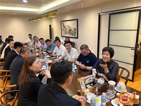 杨柳会长率代表团与餐馆总商会座谈交流.jpg