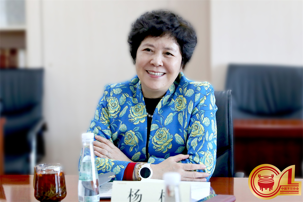 1.杨柳会长.jpg