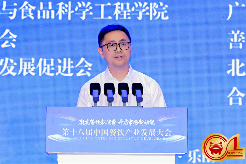 2商务部服务贸易和商贸服务业司副司长王波.jpg